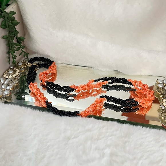 Vintage black glass and pink coral necklace - Picture 4 of 6